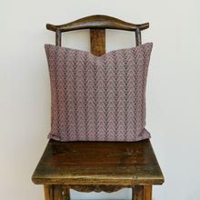 Load image into Gallery viewer, Cushion cover "Nan flower" (Pale pink)(M)