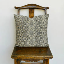 Load image into Gallery viewer, Cushion cover "Lao Naga" (Raw hemp)(M)