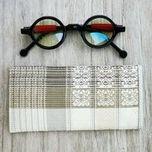 Load image into Gallery viewer, Eyeglass Case (Cream/Pale gray)