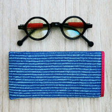 Load image into Gallery viewer, Eyeglass Case (Blue/Red)