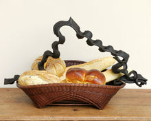 Load image into Gallery viewer, Bamboo basket (Nai/Vine)(L)