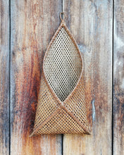 Load image into Gallery viewer, Rattan Wall basket (L)