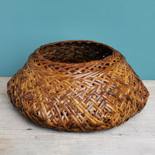 Load image into Gallery viewer, Rattan basket &quot;Rooster&quot; (M)
