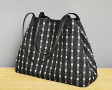 Load image into Gallery viewer, Shoulder bag "Dotted" (Black/White)