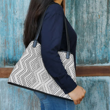 Load image into Gallery viewer, Shoulder bag "Lao Naga" (White/Black)