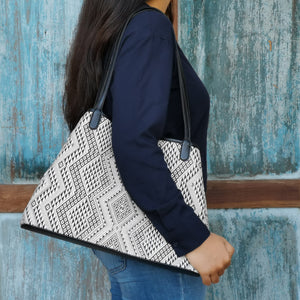Shoulder bag "Lao Naga" (White/Black)