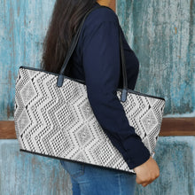Load image into Gallery viewer, Shoulder bag "Lao Naga" (White/Black)