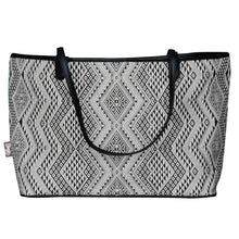 Load image into Gallery viewer, Shoulder bag &quot;Lao Naga&quot; (White/Black)
