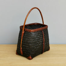 Load image into Gallery viewer, Bamboo basket &quot;Flower arrangement&quot; (S)(Black)
