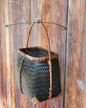 Load image into Gallery viewer, Bamboo basket "Flower arrangement" (L)(Black)
