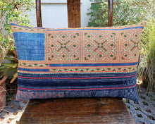 Load image into Gallery viewer, Cushion cover "Vintage Hmong"
