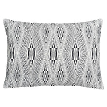 Load image into Gallery viewer, Cushion cover &quot;Jarai Diamond&quot; (White)(lumbar)
