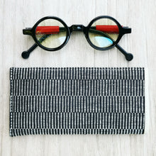 Load image into Gallery viewer, Eyeglass Case (Black/Pale gray)
