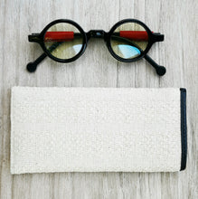Load image into Gallery viewer, Eyeglass Case (Cream/Black)
