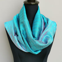 Load image into Gallery viewer, Silk scarf (Emerald)
