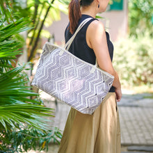 Load image into Gallery viewer, Shoulder bag "Lao Naga" (White/Light gray)
