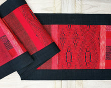 Load image into Gallery viewer, Table runner (Red/Black)
