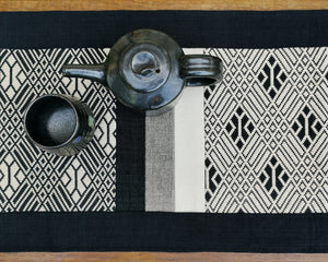 Table runner (Chenille contrast)(Black/White)