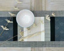 Load image into Gallery viewer, Table runner (Chenille contrast)(Gray/Blue)
