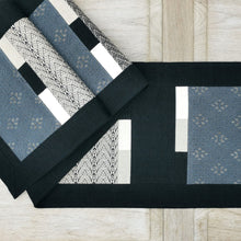 Load image into Gallery viewer, Table runner (Nan flower/Chenille contrast)

