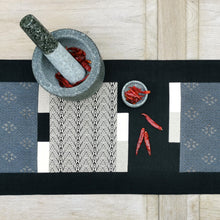 Load image into Gallery viewer, Table runner (Nan flower/Chenille contrast)
