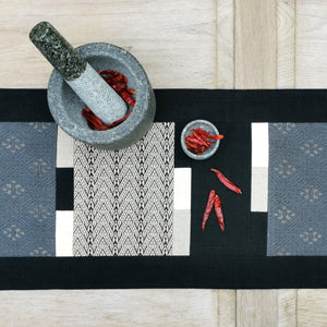 Table runner (Nan flower/Chenille contrast)