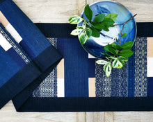 Load image into Gallery viewer, Table runner (Navy/Beige)
