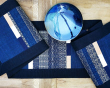 Load image into Gallery viewer, Table runner (Navy/Beige)

