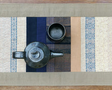 Load image into Gallery viewer, Table runner (Sage green/Cream)
