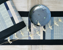 Load image into Gallery viewer, Table runner (Blue/Pale gray)
