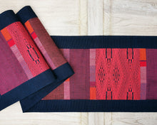 Load image into Gallery viewer, Table runner (Red/Pink)
