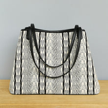 Load image into Gallery viewer, Shoulder bag &quot;Jarai diamond&quot; (V)(White/Black)
