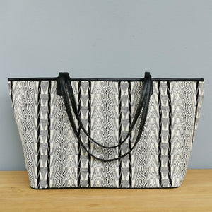 Shoulder bag "Jarai diamond" (V)(White/Black)