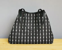 Load image into Gallery viewer, Shoulder bag "Dotted" (Black/White)
