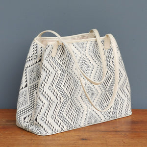 Shoulder bag "Lao Naga" (White/White)