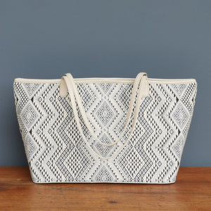 Shoulder bag "Lao Naga" (White/White)