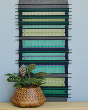 Load image into Gallery viewer, Wall hanging &quot;Nan Flower&quot; (Green/Charcoal)(M)
