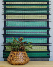 Load image into Gallery viewer, Wall hanging &quot;Nan Flower&quot; (Green/Charcoal)(L)
