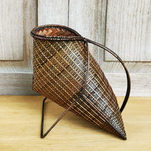 Load image into Gallery viewer, Wine holder basket (Brown)
