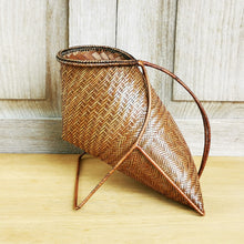 Load image into Gallery viewer, Wine holder basket (Light brown)
