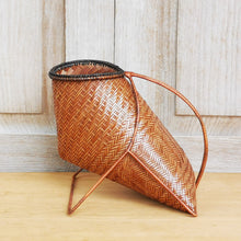 Load image into Gallery viewer, Wine holder basket (Brown)
