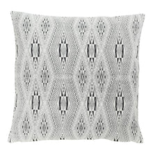 Load image into Gallery viewer, Cushion cover &quot;Jarai Diamond&quot; (White)(M)
